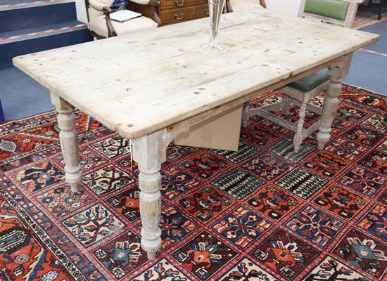 A Victorian pine kitchen table L.180cm